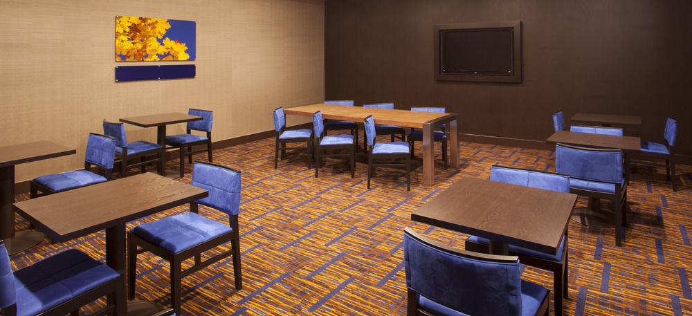 Courtyard By Marriott Charlotte Airport Loso Exterior photo