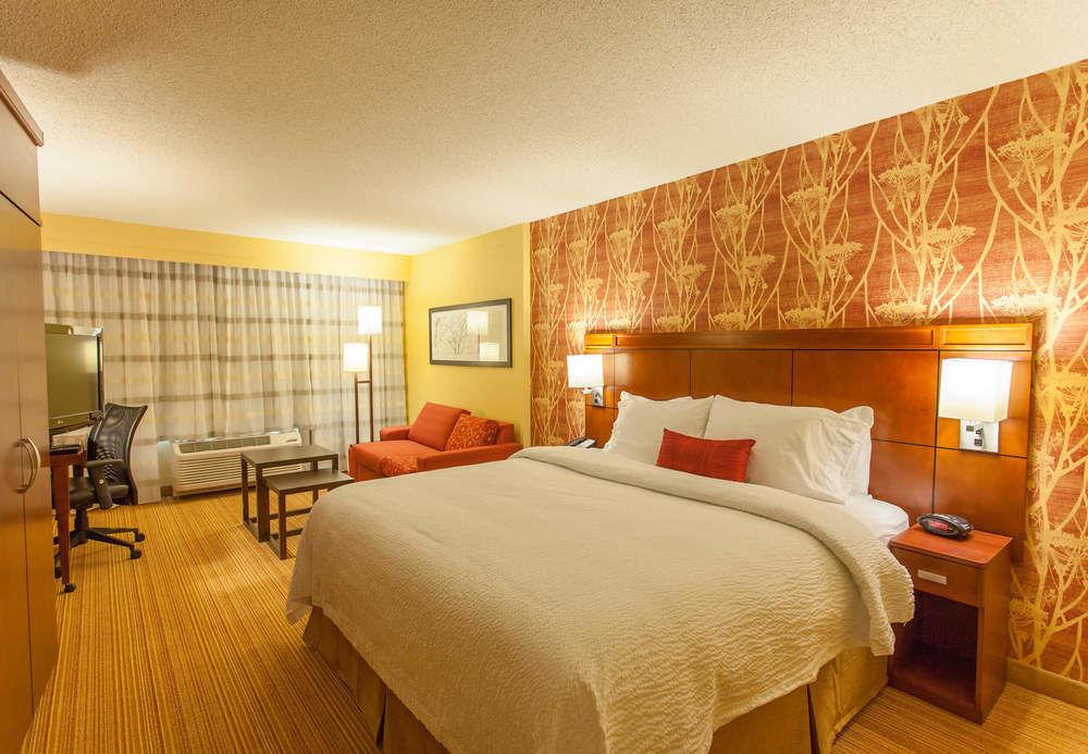 Courtyard By Marriott Charlotte Airport Loso Exterior photo