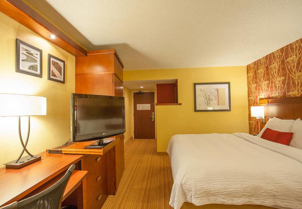 Courtyard By Marriott Charlotte Airport Loso Exterior photo
