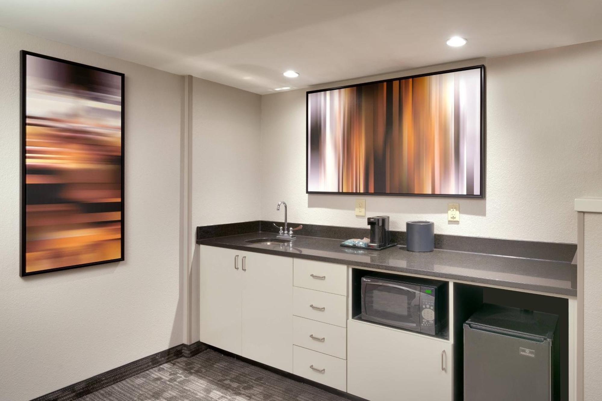 Courtyard By Marriott Charlotte Airport Loso Exterior photo