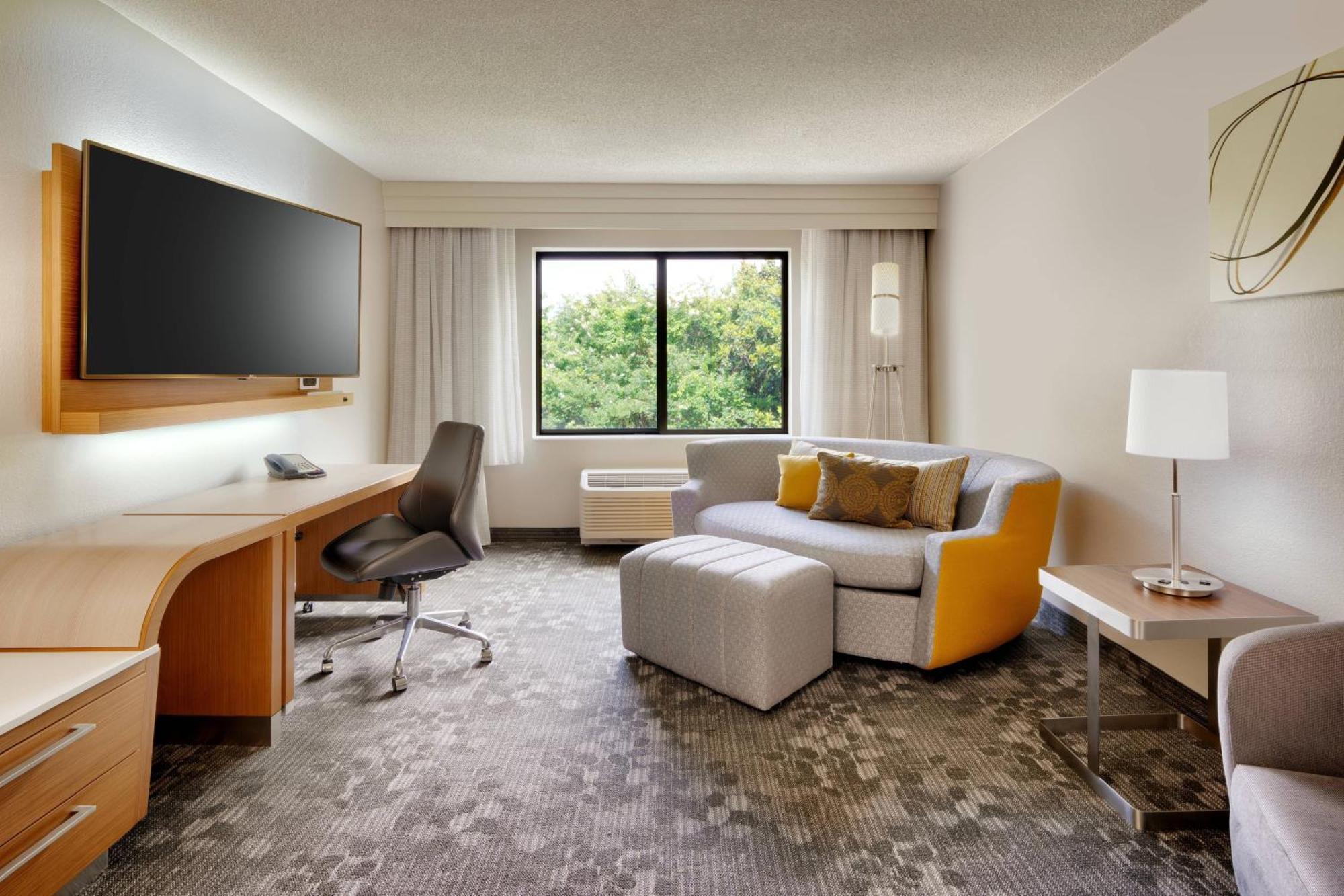 Courtyard By Marriott Charlotte Airport Loso Exterior photo