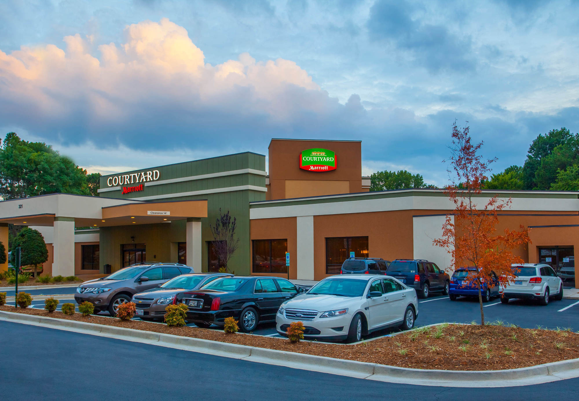 Courtyard By Marriott Charlotte Airport Loso Exterior photo