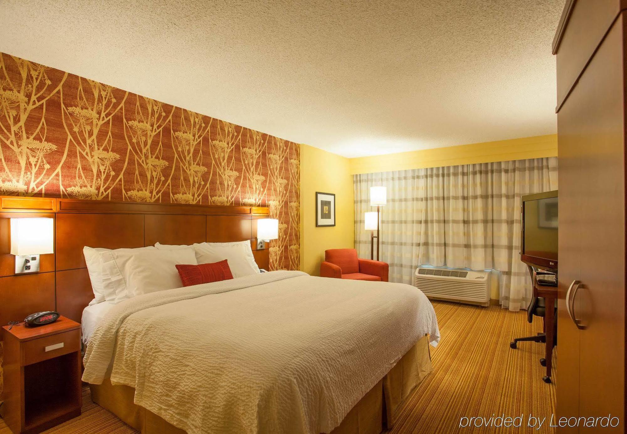 Courtyard By Marriott Charlotte Airport Loso Room photo