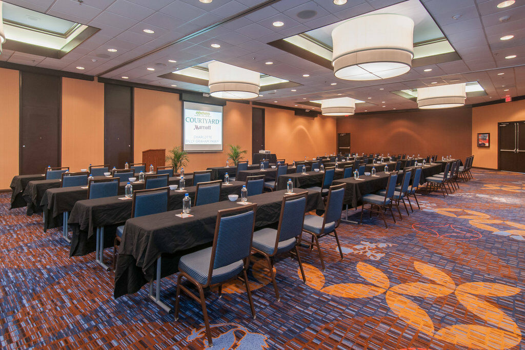 Courtyard By Marriott Charlotte Airport Loso Exterior photo