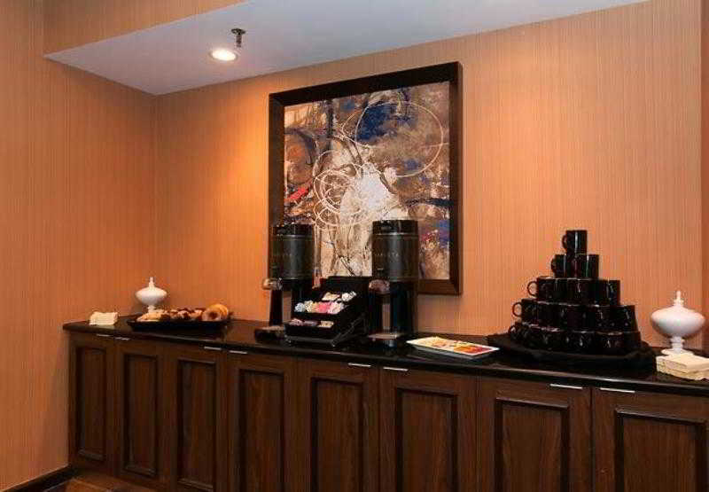 Courtyard By Marriott Charlotte Airport Loso Exterior photo
